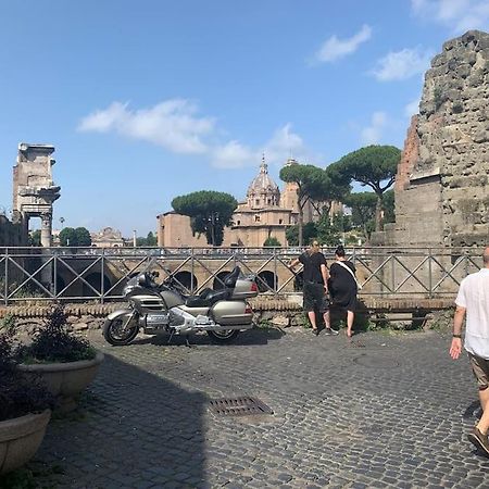 Casa Claudia ~ Rione Monti-Colosseo Rome Extérieur photo
